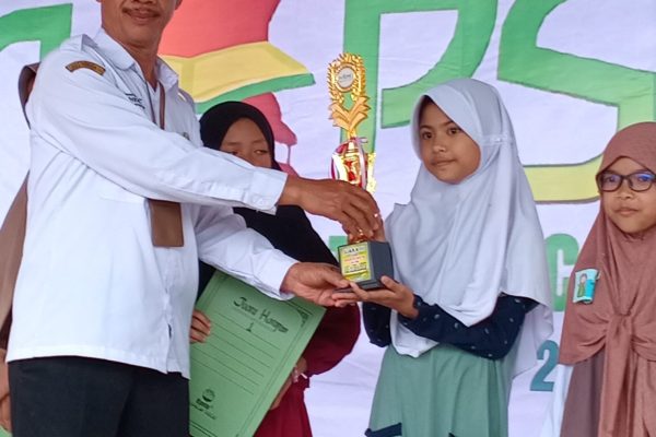 1. Juara 2 Tahfidz pada lomba MAPSI tingkat Kecamatan