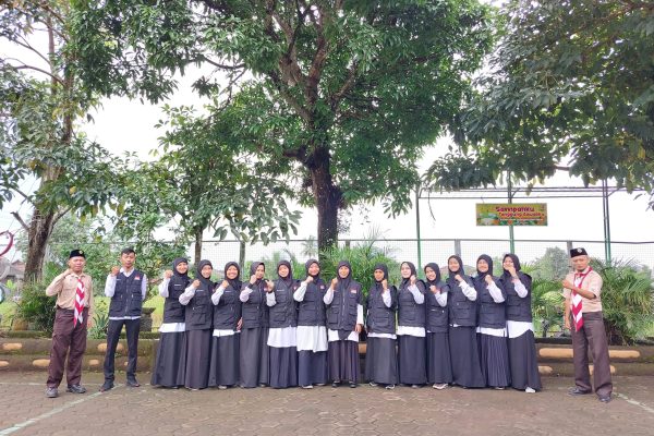 Foto Utama Guru dan Karyawan SDIT Alam Al Hikmah