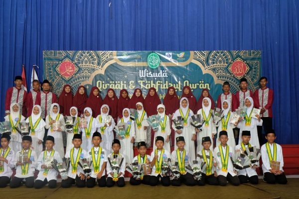 Foto Utama Wisuda Qiro_aty dan Tahfidz